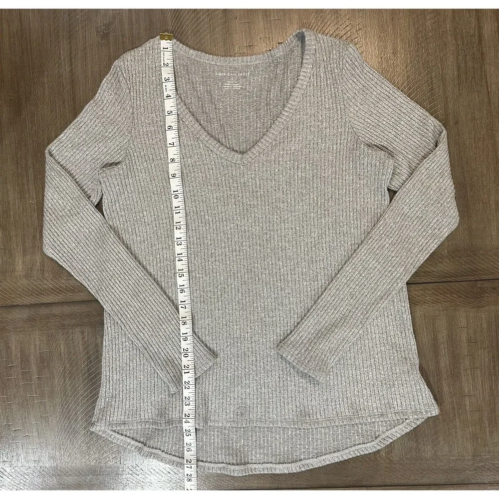American Eagle Ribbed Knit VNeck Long Sleeve Top Light Gray Soft Stretchy Medium - Picture 8 of 10